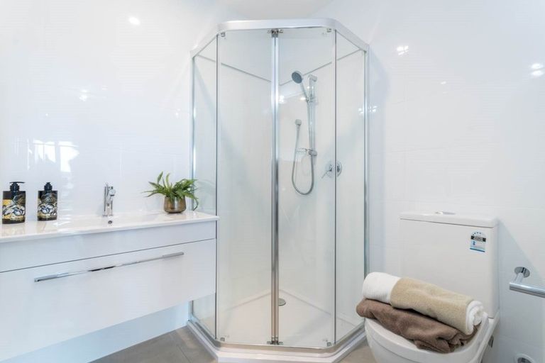 Photo of property in 15 Irving Place, Hobsonville, Auckland, 0616