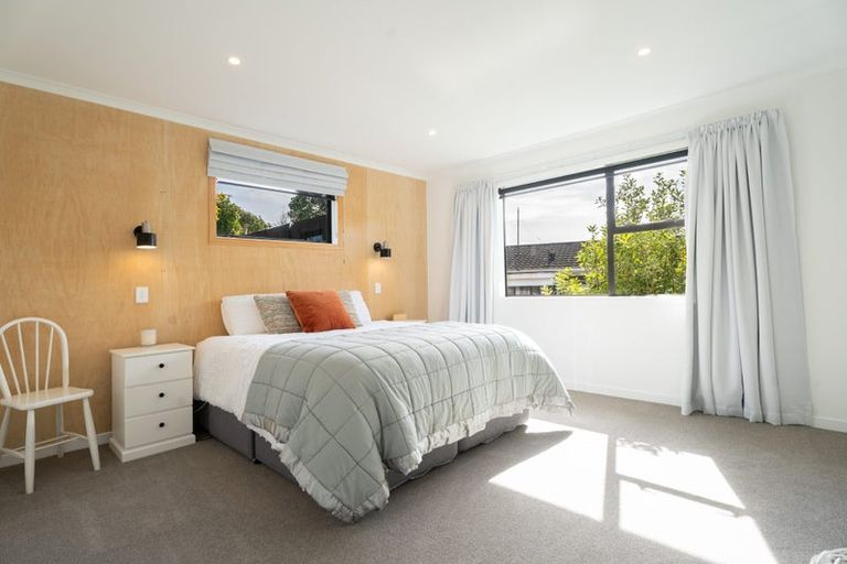 Photo of property in 8 Hillview Crescent, Paparangi, Wellington, 6037