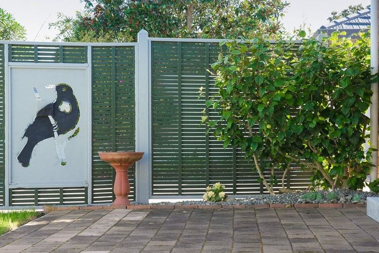 Photo of property in 15 Balmerino Grove, Waikanae, 5036