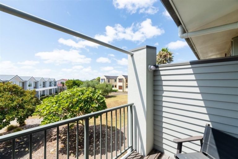 Photo of property in 68 Gunner Drive, Te Atatu Peninsula, Auckland, 0610