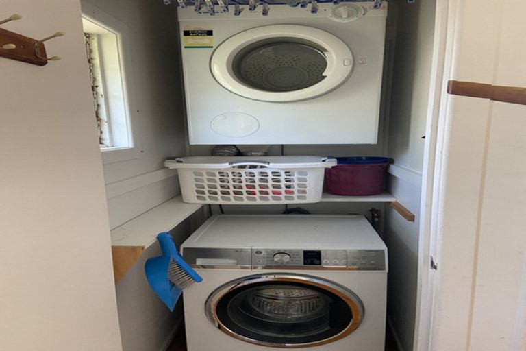 Photo of property in 14 Hereford Street, Te Atatu Peninsula, Auckland, 0610