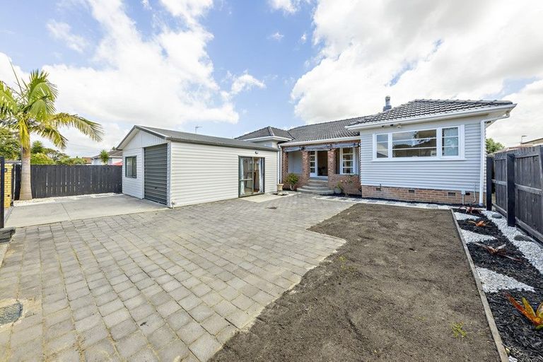 Photo of property in 15 Landscape Road, Papatoetoe, Auckland, 2025