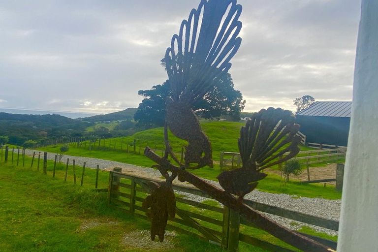 Photo of property in 12 Constable Road, Muriwai, Waimauku, 0881