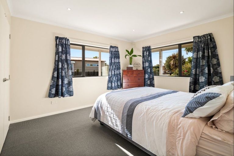 Photo of property in 77 Beach Street, Saint Clair, Dunedin, 9012