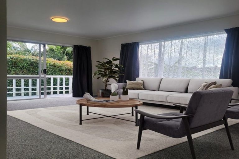 Photo of property in 2/13 Dolbear Street, Titirangi, Auckland, 0604