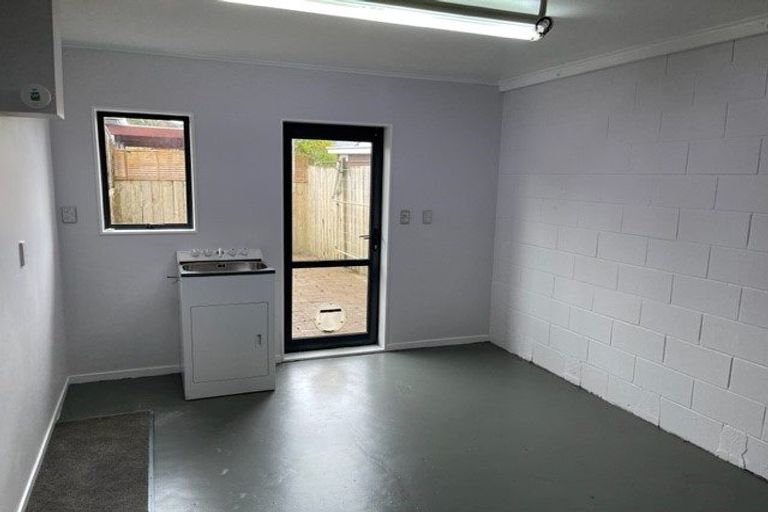 Photo of property in 2/55 Northcote Road, Hillcrest, Auckland, 0627