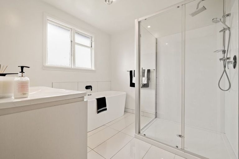Photo of property in 16 Ilfracombe Place, Burnside, Christchurch, 8053