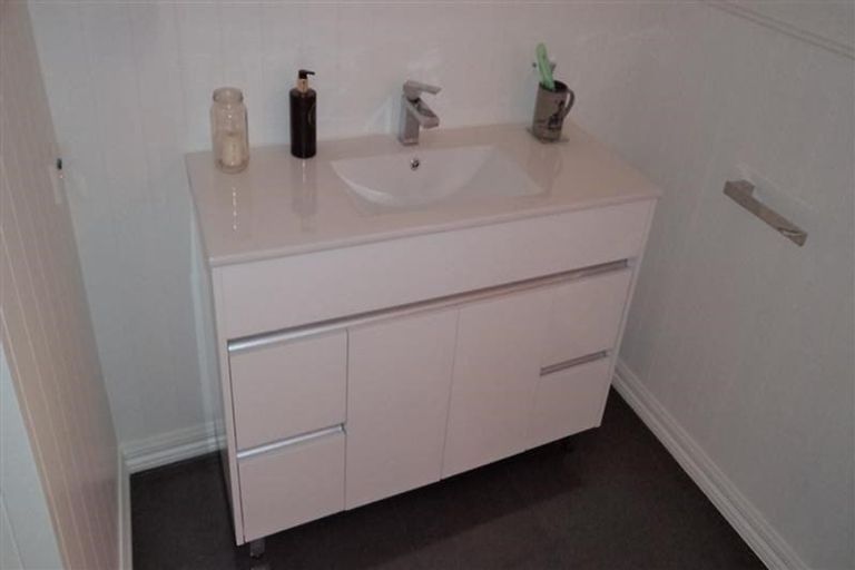 Photo of property in 81 Taikata Road, Te Atatu Peninsula, Auckland, 0610