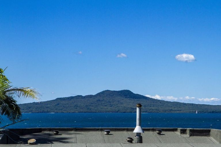 Photo of property in 1/9 The Esplanade, Castor Bay, Auckland, 0620