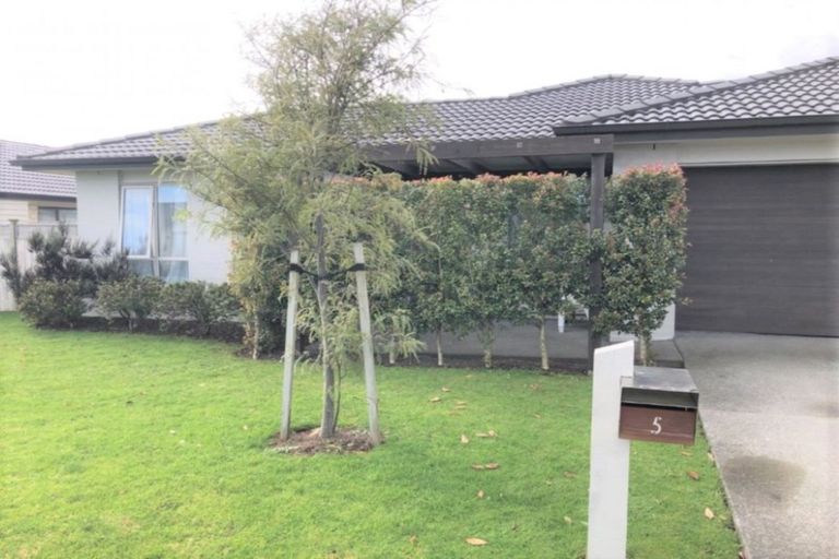 Photo of property in 5 Strathaven Road, Wattle Downs, Auckland, 2103