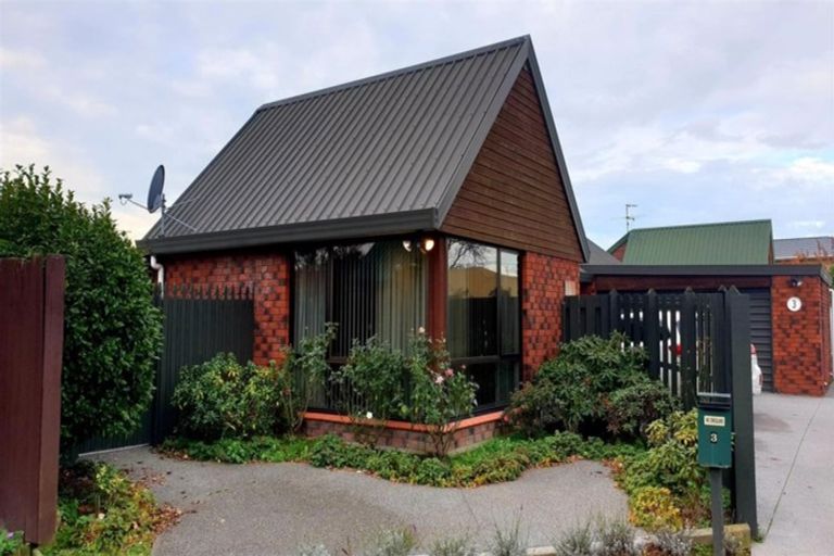 Photo of property in 3 Elsom Lane, Avonhead, Christchurch, 8042
