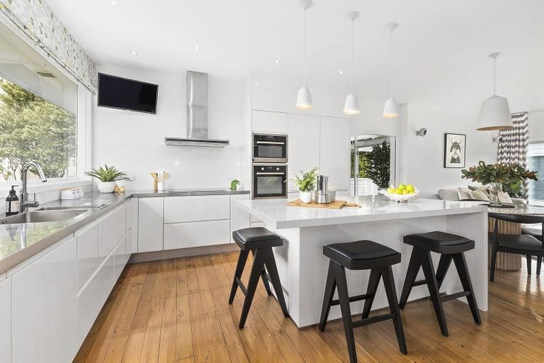 Photo of property in 46a Waru Street, Khandallah, Wellington, 6035