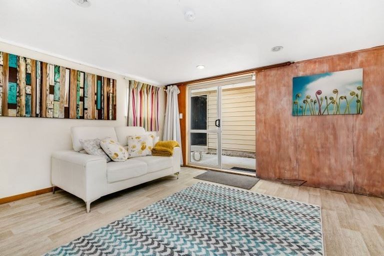 Photo of property in 2/10 Liverpool Street, Papakura, 2110