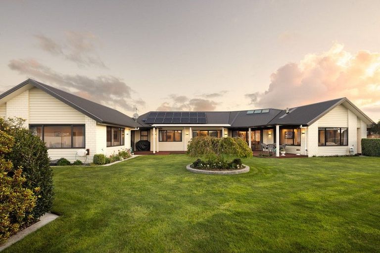 Photo of property in 2 Kotare Grove, Cambridge, 3434