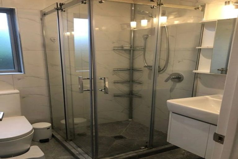 Photo of property in 42 Archers Road, Glenfield, Auckland, 0629