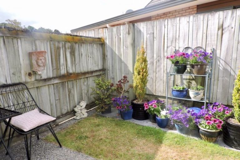 Photo of property in Redwood Village, 4/42 Main Road, Tawa, Wellington, 5028