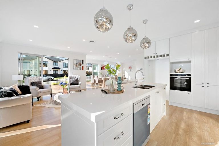 Photo of property in 23 Cooladawson Drive, Flat Bush, Auckland, 2019