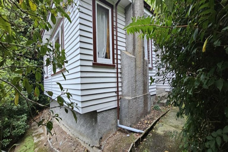 Photo of property in 31 Garden Road, Northland, Wellington, 6012