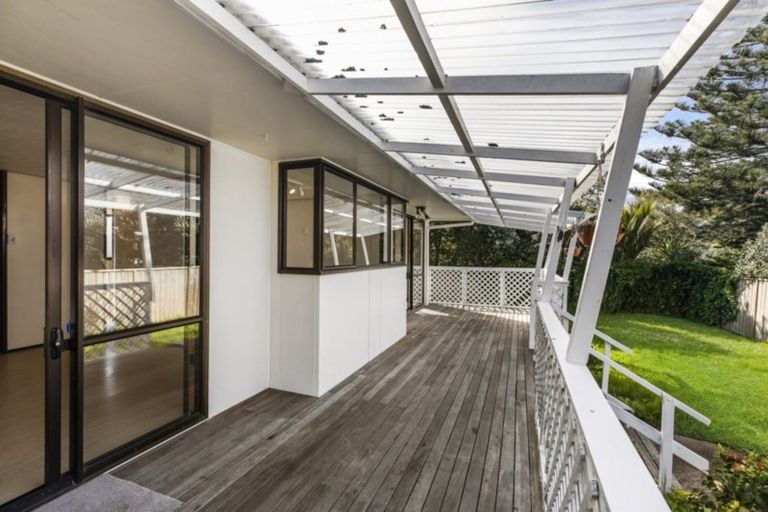 Photo of property in 3175 Great North Road, New Lynn, Auckland, 0600