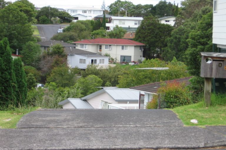 Photo of property in 2/28a Tamahere Drive, Glenfield, Auckland, 0629