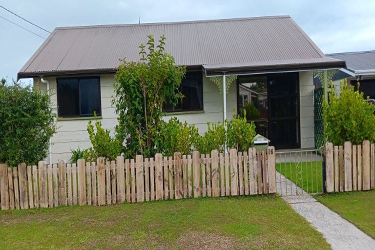 Photo of property in 16 Hunter Street, Westport, 7825