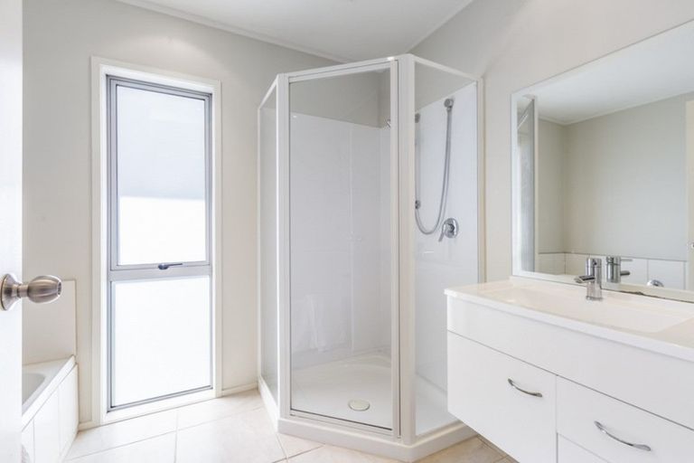 Photo of property in 1 Montmere Avenue, Te Atatu Peninsula, Auckland, 0610