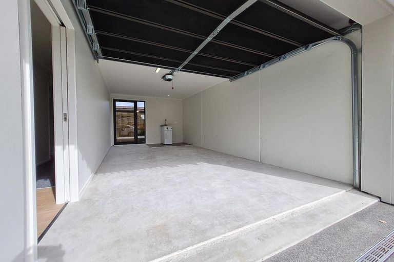 Photo of property in 8/5 Peachgrove Road, Te Atatu Peninsula, Auckland, 0610