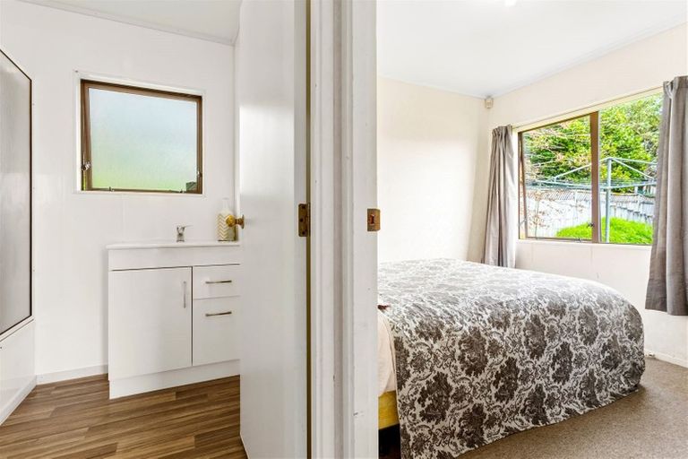 Photo of property in 8 Garton Drive, Massey, Auckland, 0614