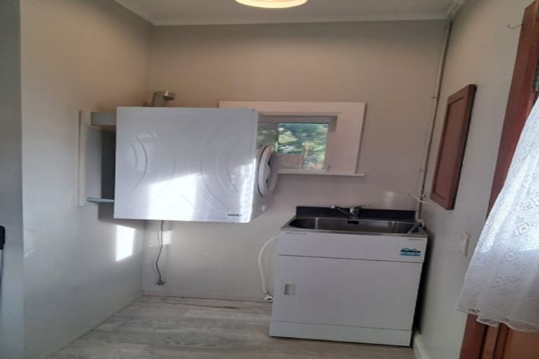 Photo of property in 142 Russell Terrace, Berhampore, Wellington, 6023