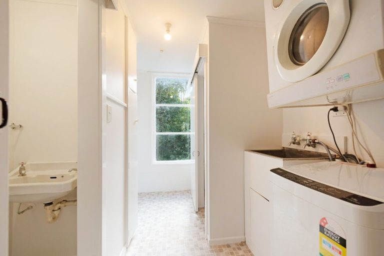 Photo of property in 58 Garden Road, Northland, Wellington, 6012