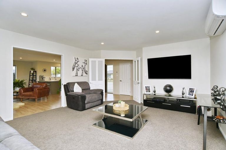 Photo of property in 1 Kohi Drive, Parklands, Christchurch, 8083