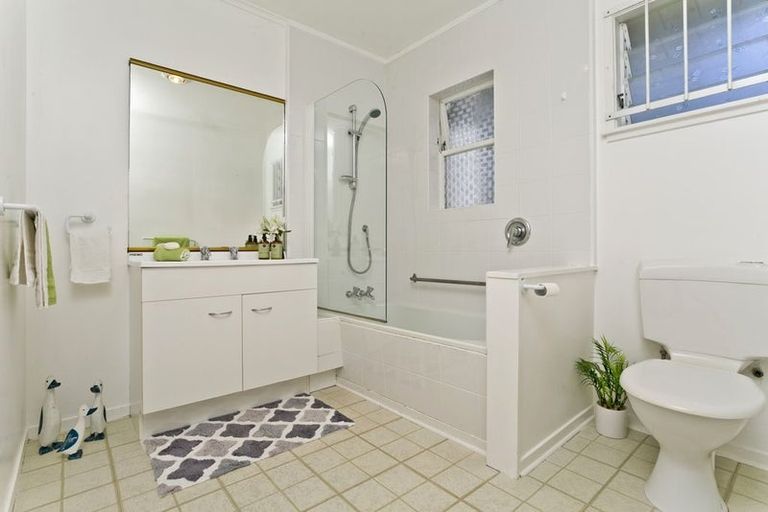 Photo of property in 2/239 Glamorgan Drive, Torbay, Auckland, 0630