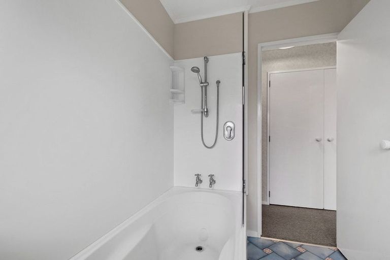 Photo of property in 105 Hillcrest Drive, Kelvin Grove, Palmerston North, 4414