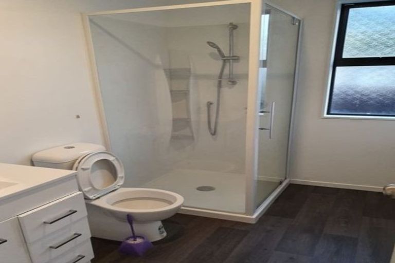 Photo of property in 46 Exeter Crescent, Takaro, Palmerston North, 4412