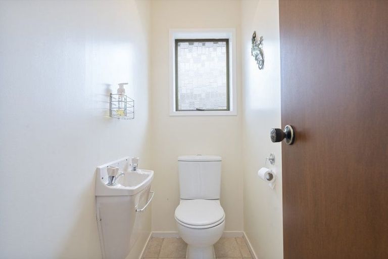 Photo of property in 2/9 Annette Avenue, Te Atatu South, Auckland, 0610