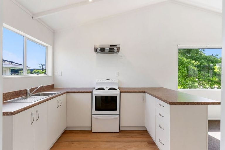 Photo of property in 72 Vodanovich Road, Te Atatu South, Auckland, 0610
