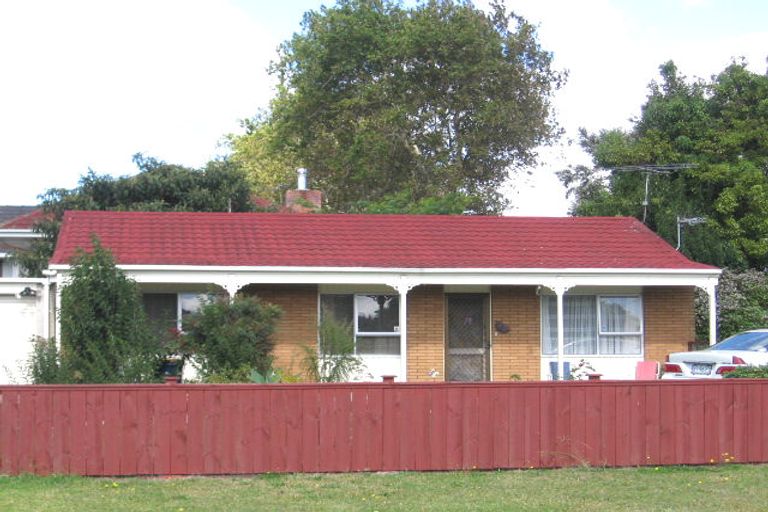 Photo of property in 2/1 Frank Evans Place, Henderson, Auckland, 0610