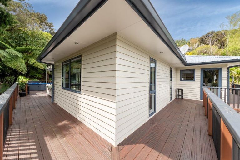 Photo of property in 43 Forest Road, Pinehaven, Upper Hutt, 5019