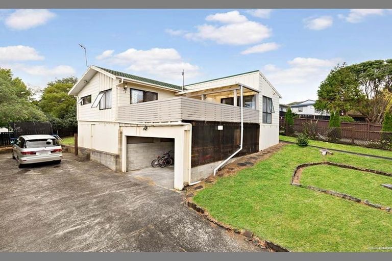 Photo of property in 20 Ransom Smyth Drive, Goodwood Heights, Auckland, 2105