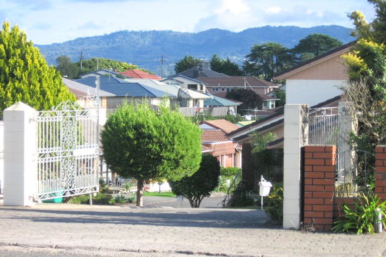 Photo of property in 9/248 Great North Road, Henderson, Auckland, 0612