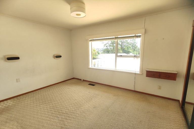 Photo of property in 17 Matipo Road, Te Atatu Peninsula, Auckland, 0610