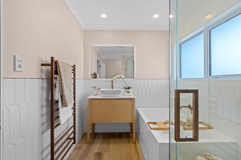 Photo of property in 70 Bay Vista Drive, Red Beach, 0932