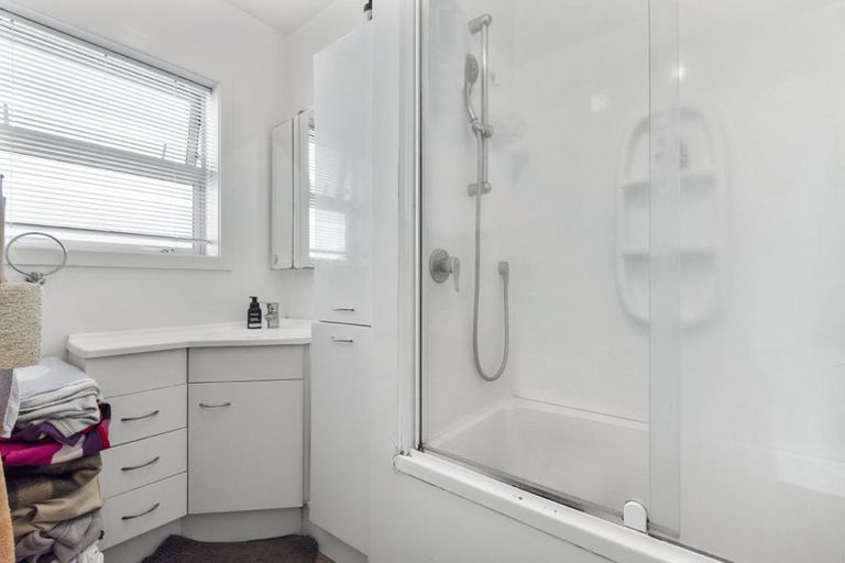 Photo of property in 1/9 Windy Ridge Road, Glenfield, Auckland, 0629