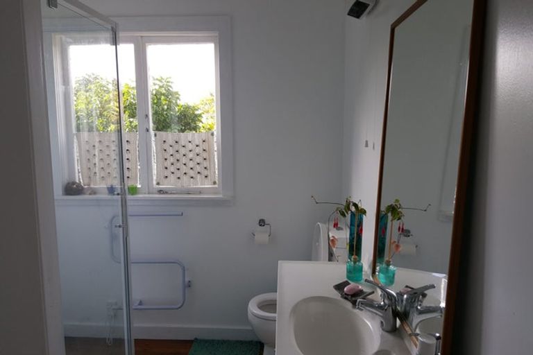 Photo of property in 37 Putnam Street, Northland, Wellington, 6012