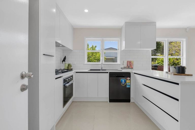 Photo of property in 27 Takanini Road, Takanini, 2112