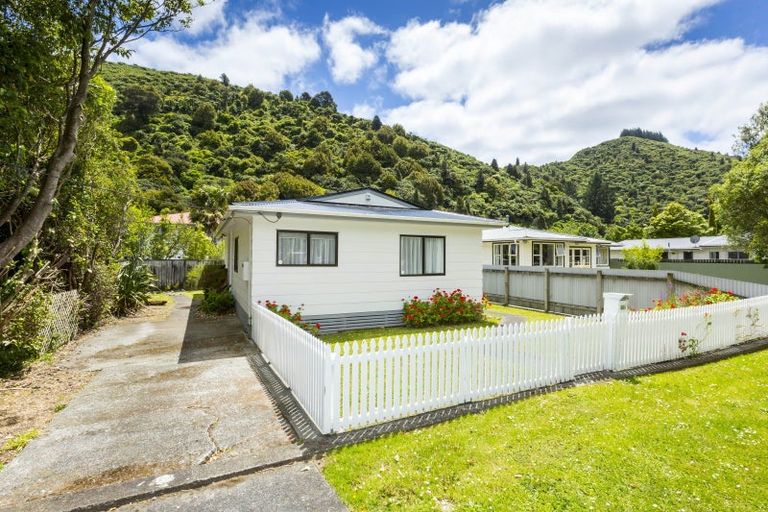 Photo of property in 36 Black Beech Street, Birchville, Upper Hutt, 5018