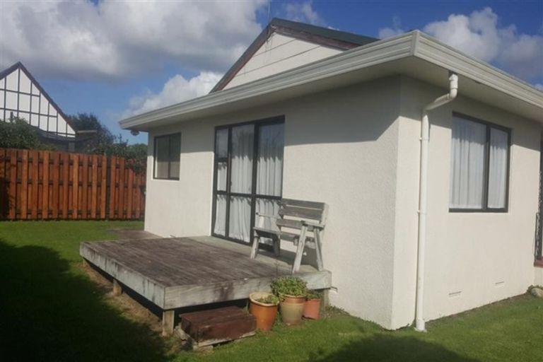 Photo of property in 2/23 Septimus Place, Henderson, Auckland, 0612