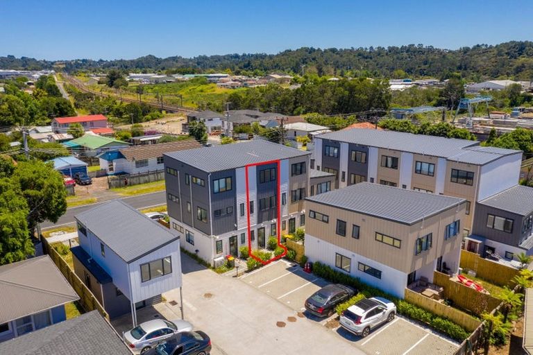 Photo of property in 3/122 Pooks Road, Ranui, Auckland, 0612