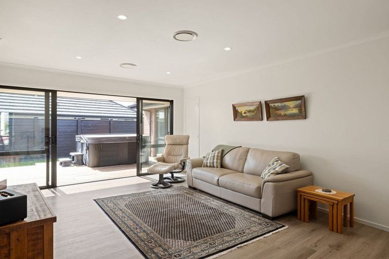 Photo of property in 22 Rose Leigh Drive, Cambridge, 3434