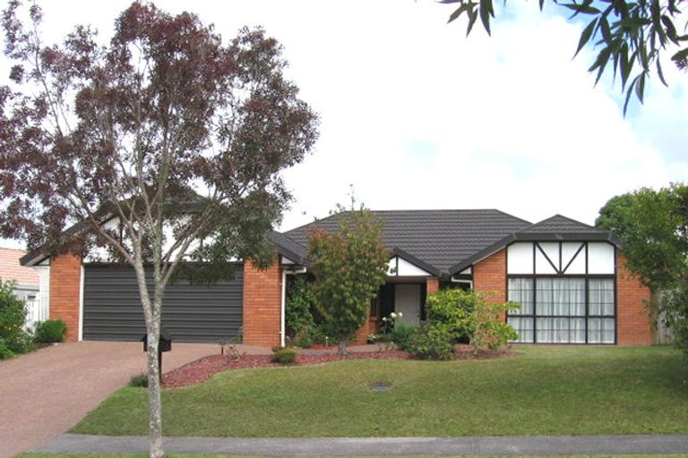 Photo of property in 1 Queen Natalie Place, Massey, Auckland, 0614